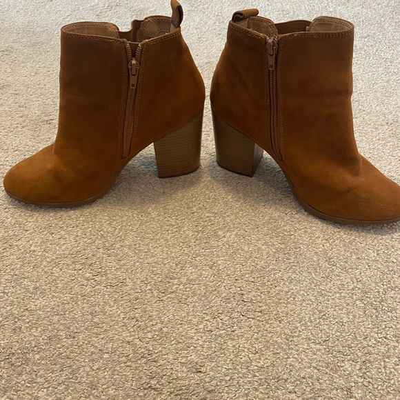 Express Camel Suede Heeled Booties Size 9 - Picture 2 of 7